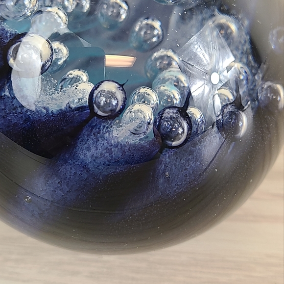 Anton Intaglio Hand Blown Glass Paperweight Signed and Numbered 1992 32/3000 - Picture 5 of 12